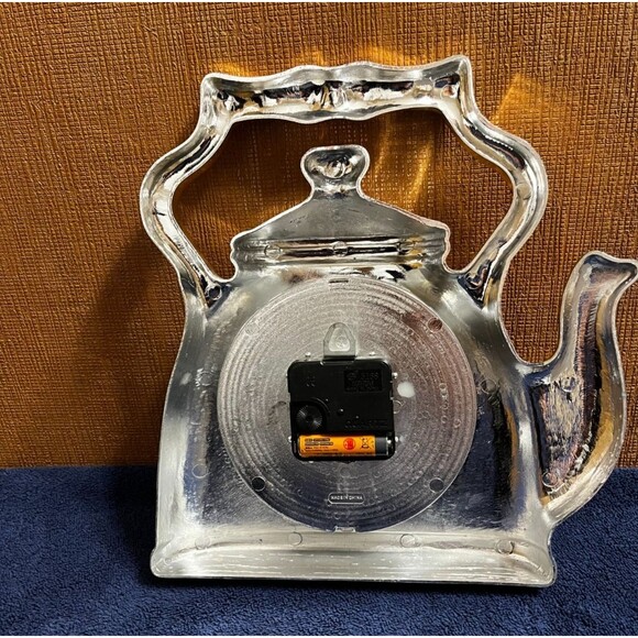 VTG Gold Tone Plastic Teapot Shaped Wall Clock - Picture 3 of 4